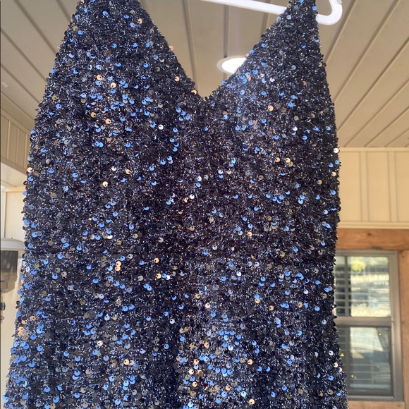 MISSORD OPEN BACK SPLIT THIGH SEQUINS PROM DRESS /  SIZE:  M / COLOR: BLACK - Picture 9 of 10